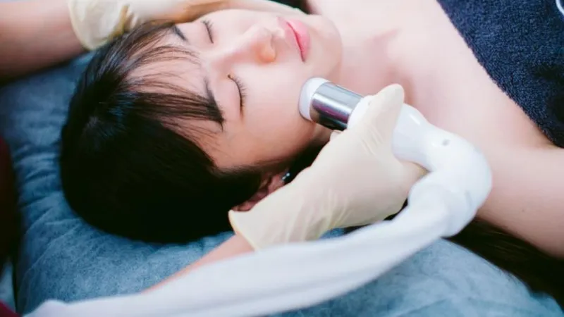 Tác động đa tầng giúp nâng cơ mặt, mờ nếp nhăn và cải thiện đường viền gương mặt