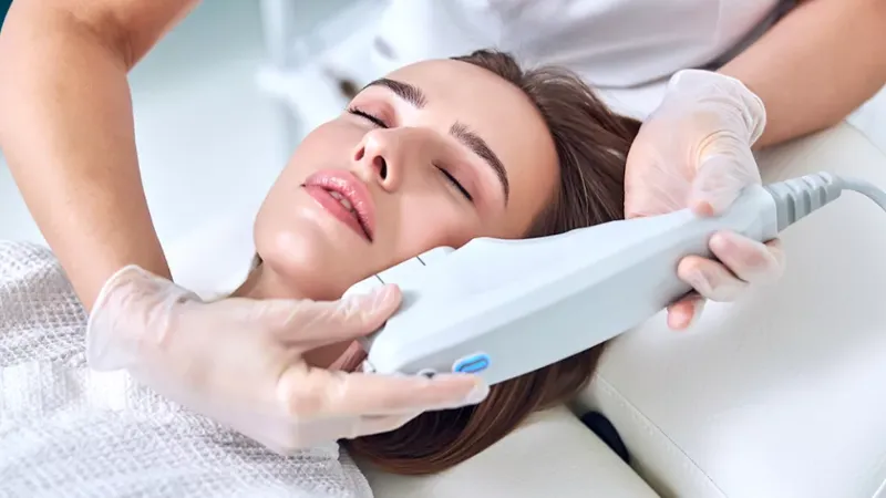 Ultherapy l&agrave; c&ocirc;ng nghệ trẻ h&oacute;a da kh&ocirc;ng x&acirc;m lấn ti&ecirc;n tiến xuất từ Hoa Kỳ